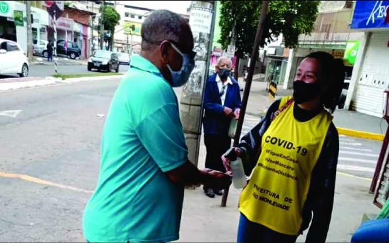 Equipe de enfrentamento da pandemia atua nas ruas da cidade