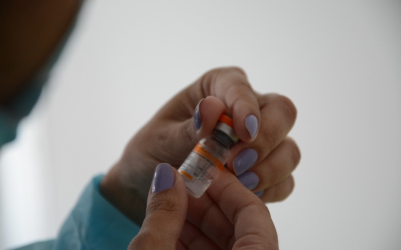 Vacinação de adultos que se cadastraram para a primeira dose prossegue amanhã