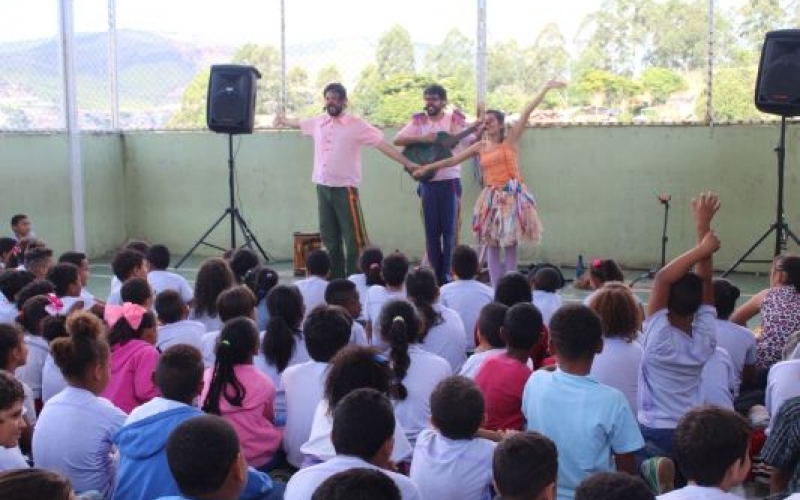 Escolas municipais recebem o Projeto ArcelorMittal Cultural