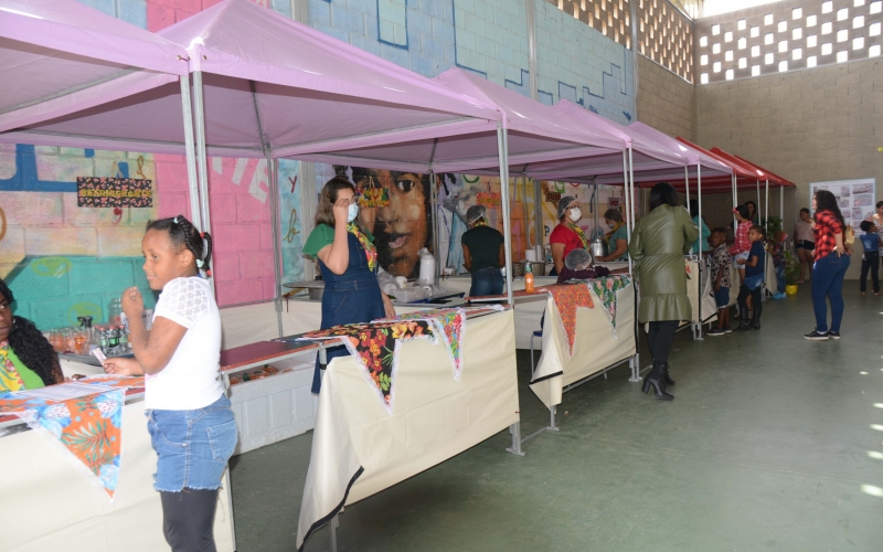 Escola Municipal Cicinha Moura realiza Feira Cultural e do Empreededorismo