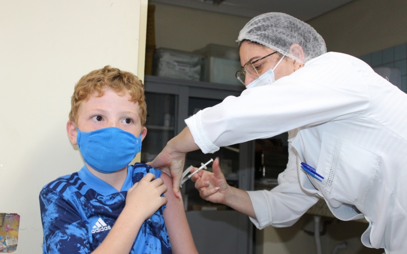 Felicidade e alívio no primeiro dia de vacinação de crianças em João Monlevade