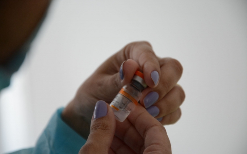 Prefeitura segue com vacinação de adultos que se cadastraram para a primeira dose
