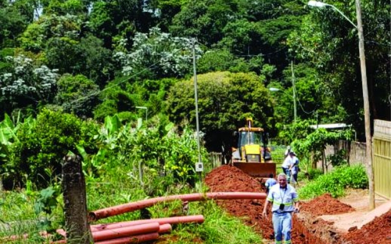 DAE constrói rede de esgoto no bairro Tanquinho