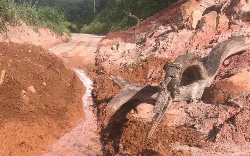 Por questões de segurança, Prefeitura e ArcelorMittal mantêm estrada do Jacuí interditada
