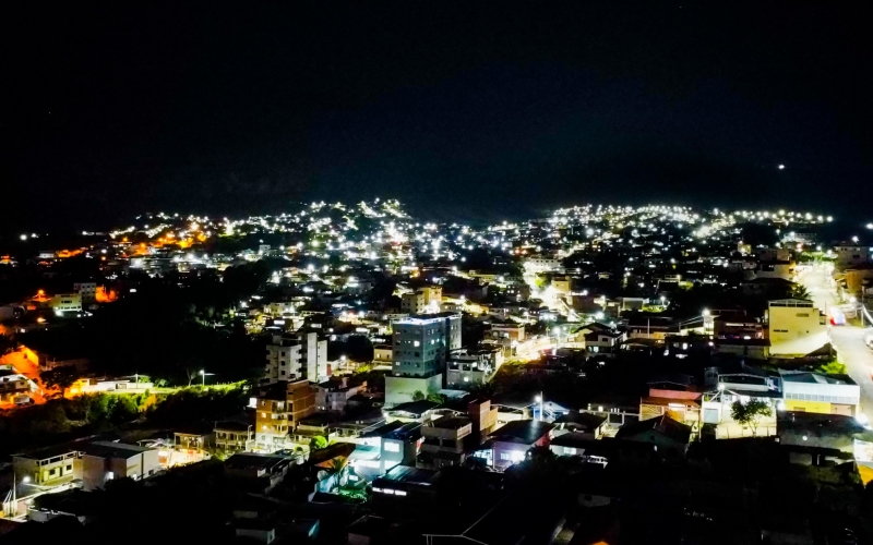 Mais dois bairros em João Monlevade recebem luminárias de LED