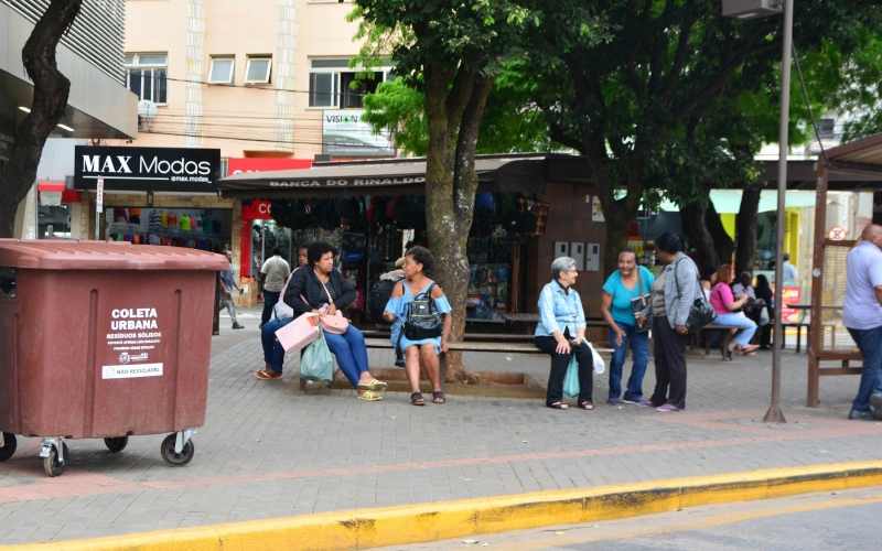 Prefeitura de João Monlevade instala 100 containers móveis de lixo