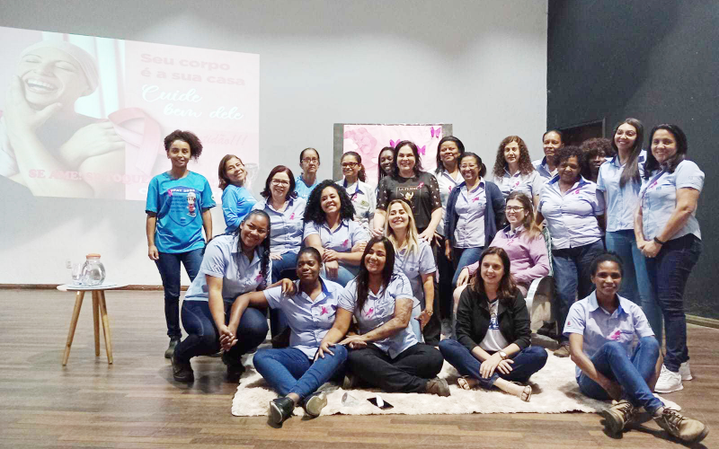 Servidoras do DAE participam de conscientizao sobre o cncer de mama